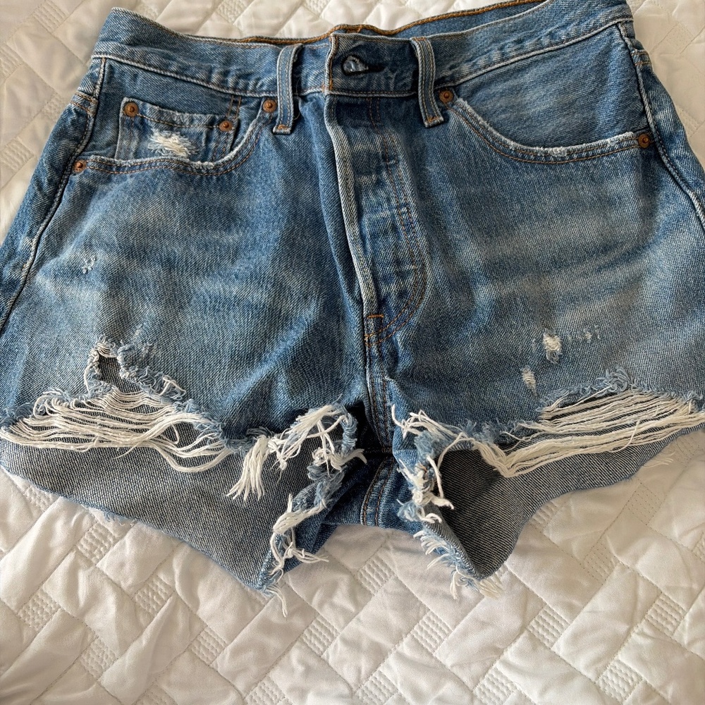 Levi’s buttons fly Jean shorts